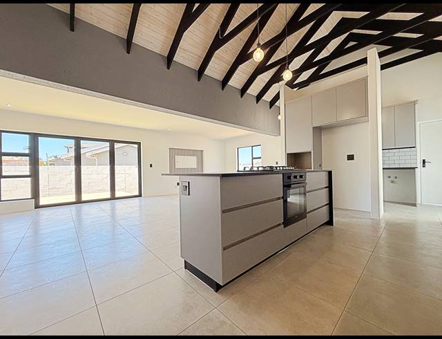 3 BEDROOM HOUSE FOR SALE IN COUNTRY CLUB